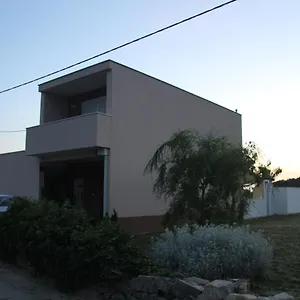 https://apartment-perlla.splithotels.org